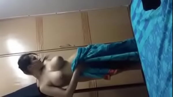 Bhabhi Abhi Naha Ke Nikli, Bheegi Badan Se Tapak Raha Paani, Dekh Ke Dil Machal Gaya.