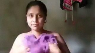 Bokep Desi Seksi Lagi Ngintipin Badan Sendiri Di Kamar Mandi, Siap Digoyang