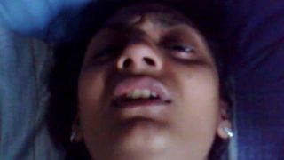 Cewek Bangalore, Mohini, Ngerasain Sakitnya Ditusuk Kontol Pacarnya Sampe Merintih
