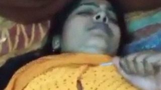Tante Sari Kuning Lagi Mesum Di Video Xnxx, Crot Di Sela-sela Sari Basah
