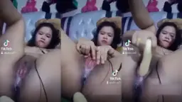 Viral Goyang Sange Bella Tiktok, Ngocok Memek Basah Sampe Nyiprat.