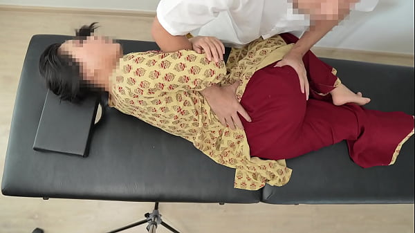 Nih Cewek India Desi, Pijetannya Bikin Merem Melek, Badan Lemes, Rasanya Kayak Digoyang-goyang Nikmat.