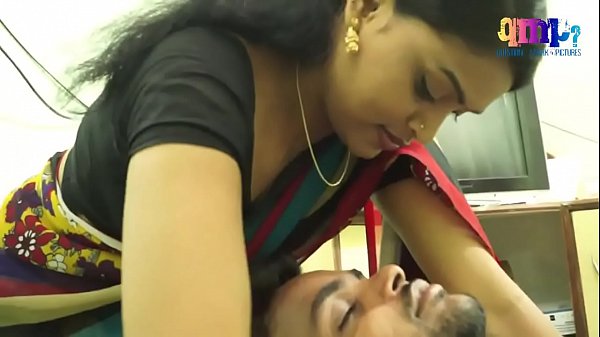 Istri Orang India Main Koboi Sama Anak It, Malam-malam Panas Bikin Laptop Ikut Basah.