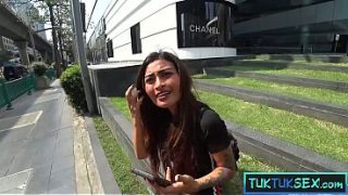 Payudara Montok Mulus, Tubuh Mungil, Ibu Thailand Sange Berat Ngentot Sama Bule Gede
