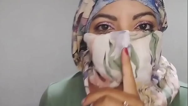 Istri Berhijab Arab Masturbasi Diam-diam Sampai Orgasme Ekstrem Pakai Niqab, Muncrat Beneran Pas Suami Lagi Pergi