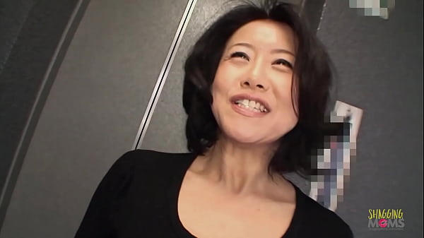 Mama Asia Siap Mainin Semua Mainan Sex Ke Memek Basahnya Yang Udah Kebelet.