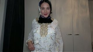 Pov – Ngewein Adik Tiri Muslimah Berjilbab, Romantis Tapi Liar