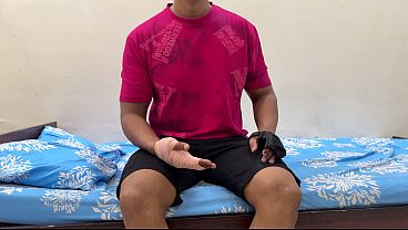 Ibu Tiri Bantu Anak Tiri Yang Luka Mandi, Lalu Goda Dia. Akhirnya Hisap Kontolnya, Sebelum Digenjot Keras.