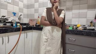 देसी लड़की कॉलेज से लौटते ही अपने सौतेले भाई की चुदाई का मजा लेती है, गर्म हिंदी आवाज़ में