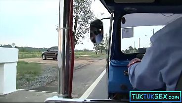 Jalanan Cari Cewek Thailand, Emak-emak Sangek Langsung Dientot Di Mobil