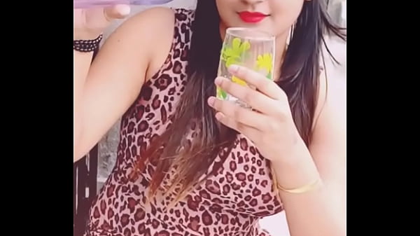 Cewek India Ngesot Gaya Hot, Siap Digoyang.