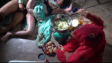 Ibu Tiri Dapur, Gerakan Nakal Di Dapur India, Desah Desi Step Mom Bikin Makin Panas