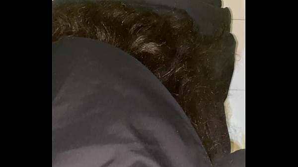 Bosok Sekretaris Hijab Arab Digebukin Di Toilet Kantor, Sampe Muncrat Basah Kuyup.