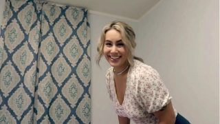 Tidur Satu Ranjang Dengan Ibu Tiri Seksi Yang Bikin Malam Panas.