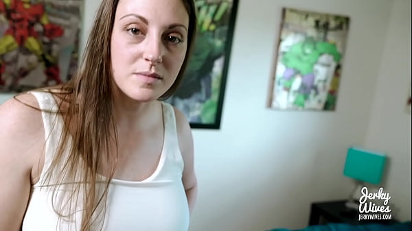 Ibu Tiri Besarkan Kontolku Pakai Dada Montoknya – Melanie Hicks