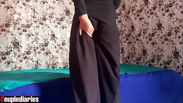 Hijab Istri Arab Lagi Horny, Dia Telepon Selingkuhannya Sambil Ngeloyor