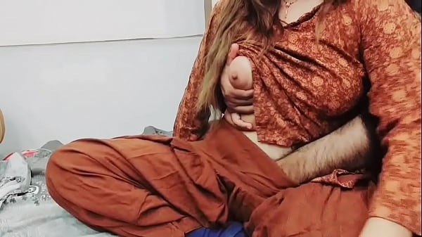 Ibu Tiri Pakistan Nungging Di Atas Suami Cuckold Sambil Potong Sayur, Suara Hindi Panas Bikin Makin Erotis.