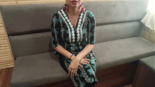 Jija Ji Ketagihan Ngintip Tubuh Seksi Saali, Akhirnya Mainin Memek Dan Bontotnya Sambil Dengerin Suara Hindi.