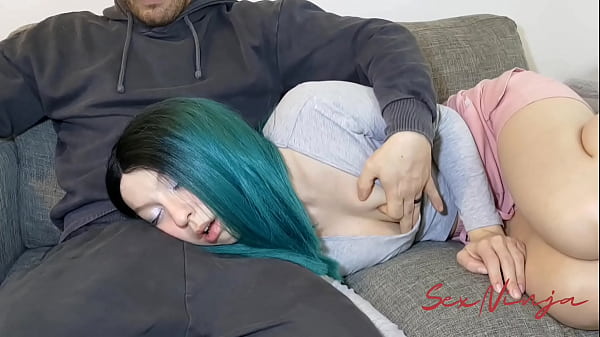 Gue Cuma Pengen Rebahan Di Pangkuan Abang Tiri Biar Bisa Tidur, Tapi Malah Bikin Sensasi Panas Yang Bikin Makin Pengen