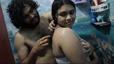 Cewek India Tiri Mandi Panas, Bikin Greget