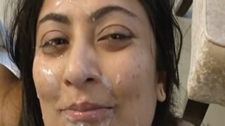 Cewek Jalang Dikasih Muncrat Di Muka Abis Ngewe Mulut