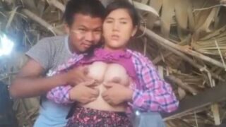 Cewek Montok Disepong Susunya Dulu, Baru Digenjot Gaya Nepal