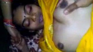 Pelayan Bersaree Sutra Kuning Lagi Sange Berat.