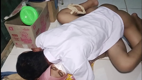 Ngentot Emak Tiri Berjilbab, Basah Kuyup Sampe Minta Ampun.