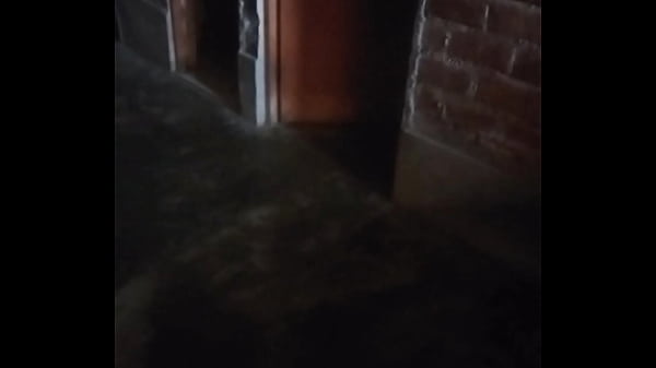 Ibu Muda Seksi Buka Pintu Rumah Buatku, Butuh Uang Buat Main-main.