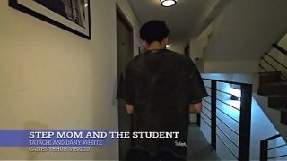 Ibu Tiri Lagi Panas, Murid Kecil Bikin Merinding.