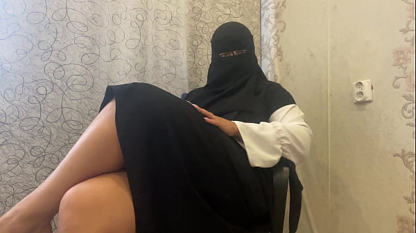 Hijab Arab Ibu Tiri Lagi Mainin Diri Sendiri.