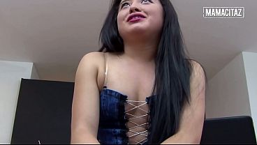 Goyangin Pantat Tebal Latina Pake Rok Mini… Dia Nggak Tahan Megang-megang Itu.