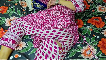 Ibu Tiri Celananya Sobek, Anak Tiri Langsung Ngewe Memeknya Dari Belakang, Pantat Montok Kena Giliran.
