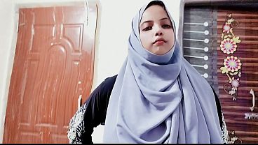 Desi Stepmom Hijabnya Basah Kena Kontol Anak Tiri, Ngewe Panas Di Kamar Kosong