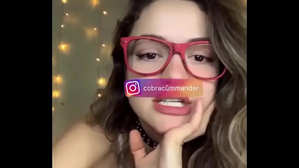 Nonton Cewek Rusia Hot Goyang-goyang Sambil Nunjukkin Belahan Dada Di Bigo