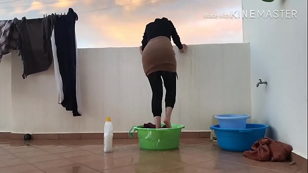 Awas Jilbabnya Kebuka, Siap-siap Liat Pantat Dan Kaki Tembem Yang Bikin Makin Tegang.