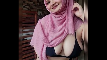 Twerk Montok Hijabku Bikin Makin Greget