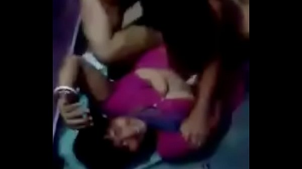 Desi Aunty Sangeet, Basah Kena Pancuran Nafsu