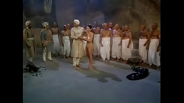 Nih Kuburan India, Pengen Digerebek Sama Cewek-cewek Seksi Yang Haus Nafsu.