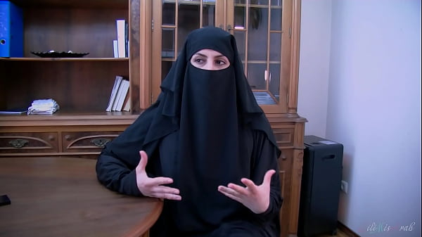 Kesepakatan Abad Ini Ditutup Dengan Ciuman Mesum Dari Pelacur Berhijab Arab – Lilimissarab