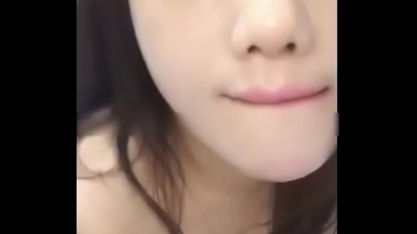 Cewek Muda China Pake Mulut, Hot Banget Sambil Colok Colok