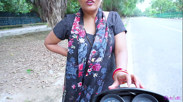 Bokep Bhabhi Desi India Di Jalan, Digenjot Client Gaya Doggy, Suara Hindi Crot Muncrat.