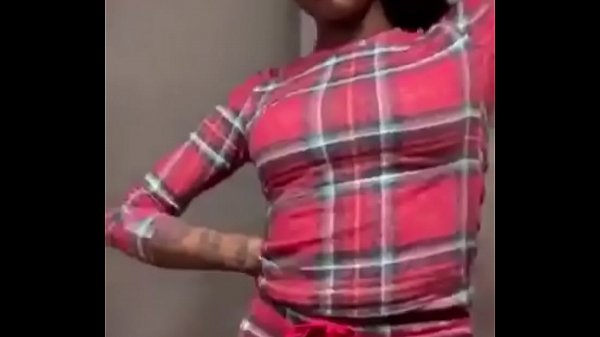Tante Asian Doll Goyangin Pantat Montoknya Di Instagram Live Sambil Nyanyi Lagu Baru, Bibirnya Ngejilat Penuh Nafsu.