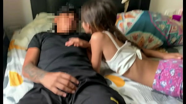 Hermanastra Ngewe Sama Kakak Tiri Pas Ortu Tiri Lagi Pergi – Cerita Panas Full Banget