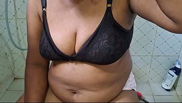 Tonton Video Panasnya Wanita Asia Tua Yang Bikin Greget