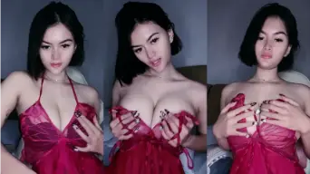 Baybigula Pamer Nakal, Remas-remas Tetek Mangonya Yang Montok.