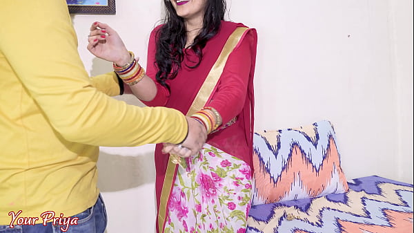 Desi Bhabhi Mulut Digercep, Lubang Belakang Digasak Habis-habisan. Bokep Hindi.