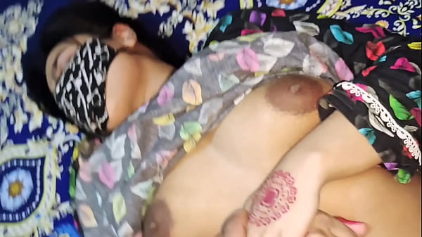 Ibu Tiriku Ngajarin Aku Soal Seks, Pake Omongan Kotor Hindi, Erangan Liar, Dan Ngewe Sengit.
