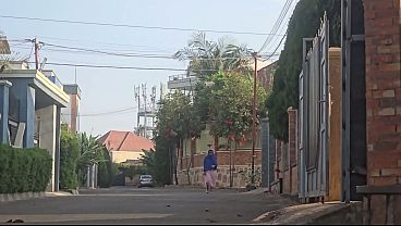 Ibu Arab Lagi Colmek Di Luar Rumah Dekat Jalan, Bikin Pengen Ngintip.