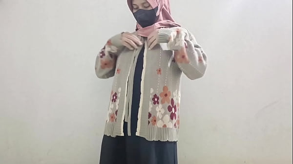 Gadis Berjilbab Main Timun Di Selangkangan Sampai Basah